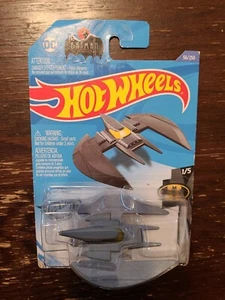 Batman Animated Series Batmobile Batplane Collectible 1:64 Scale Diecast - Picture 1 of 3