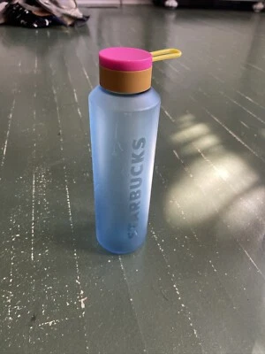 Botella de agua Starbucks 2023 24 oz plástico azul con tapa rosa y amarilla Foto 1 de 4
