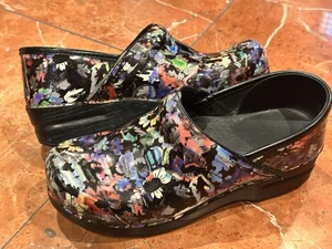 DANSKO FLOWER POWER PATENT LEATHER CLOGS SLIP ON WOMEN 38 8.5 M - Picture 1 of 7