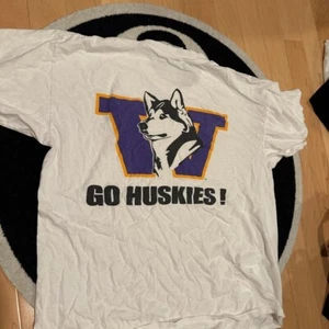 University of Washington (UW) Tee (XL) - SHIPS TODAY! - Picture 1 of 2