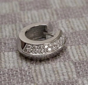 SINGLE NEW 18K WHITE GOLD .20ct HUGGIE HOOP EARRING WITH 19 DIAMONDS (VS/G) - Picture 1 of 6