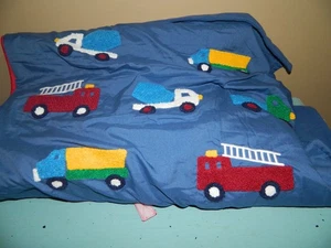 Pottery Barn Kids Mackenzie blau Chenille Trucks Nap Matte (II-15) - Bild 1 von 5
