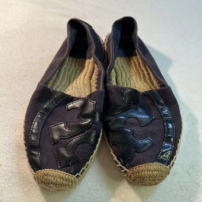 Alpargatas Tory Burch para mujer 7,5 azul marino de lona con ribete de cuero negro logotipo en T  Foto 1 de 4