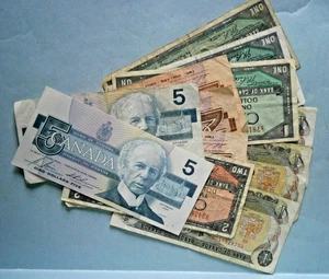 CANADA (11) Old Banknotes 1$, $2, $5 denominations, circulated. - Picture 1 of 6