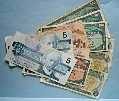 CANADA (11) Old Banknotes 1$, $2, $5 denominations, circulated. - Image 1 of 4