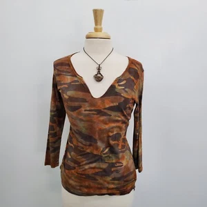 GLIMA Womens Camo Top Shirt Small 3/4 Sleeve V-Neck Brown Green Grunge NWT - Picture 1 of 14