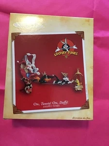 Hallmark Keepsake Ornament 2004 On Tweety On Daffy Looney Tunes NOS Bugs Sleigh - Picture 1 of 1