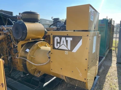 Extremo del generador Caterpillar SR4B - cuadro 499 - 455 kW Foto 1 de 4