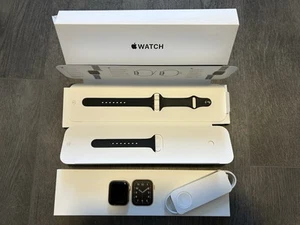 Apple Watch SE (1. Generation) in 40mm - Bild 1 von 7