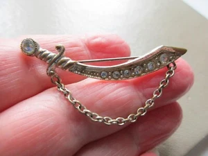 PRETTY VINTAGE ART DECO RETRO SILVER CRYSTAL CEREMONIAL SWORD CHAIN BROOCH PIN - Picture 1 of 4