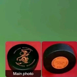 1960s ERA VINTAGE PORTLAND BUCKAROOS off Center COLLECTORS WHL GAME PUCK RARE - Picture 1 of 11