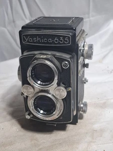 YASHICA 635 Twin Lens 35mm 120 Camera + 80mm F/3.5 Lens + Accessories - Picture 1 of 10