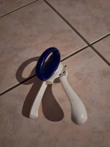 Tupperware Dosenöffner D159 mit Deckelheber. öffnet Dosen ohne scharfe Kanten - Bild 1 von 3