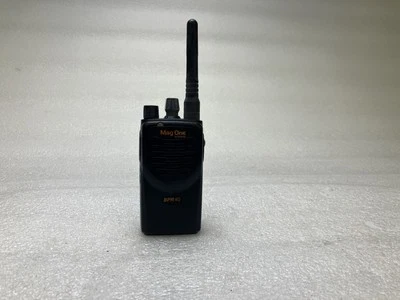 Radio analógica portátil Motorola Mag One BPR-40 UHF USADA Y FUNCIONAL Foto 1 de 4