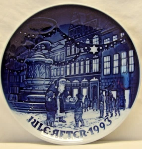 B&G Bing and Grondahl  Father Christmas in Copenhagen Plate 1993 - Picture 1 of 2