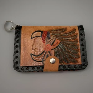 Vintage handbesetzte Leder Geldbörse mit Indianer mit Kopfschmuck - Bild 1 von 11