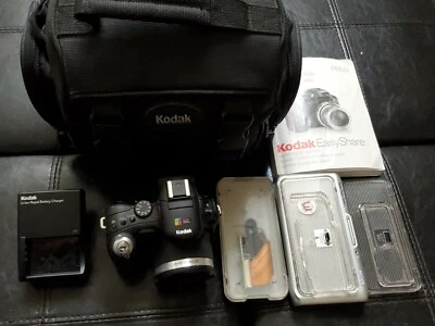 Kodak EasyShare P850 Digital 5.1mp 12xZoom Camera,Charger,Extra Battery, & Dock - Image 1 of 4