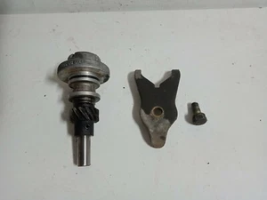 FORD AU FALCON 6 CYLINDER OIL PUMP DRIVE SYNCHRONIZER WITH CLAMP IN EXC COND - Picture 1 of 1