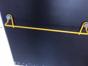 BERTOCCI 7012 GIALLO OTTONE LACCATO PORTA SALVIETTE LINEA SEGNO  Cm 60 P.Cm.8 - Picture 1 of 2