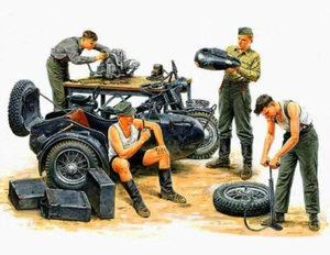 1/35 Master Box German Motorcycle Repair Crew (x4 Figuren) - Bild 1 von 1
