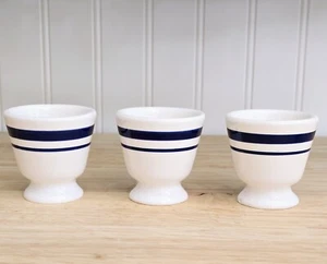 3 Porta Uovo di Pasqua Decorazione Terracotta Strisce Blu Porcellana Da Collezione  - Foto 1 di 5