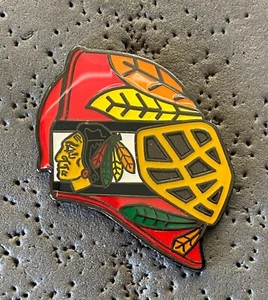 Chicago Blackhawks Goalie Mask NHL Hockey Pin - Imagen 1 de 2