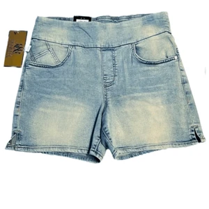 NEW Rock and Republic Denim Shorts Size 16 Light Wash NWT - Picture 1 of 6