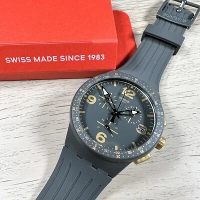 NUEVO✅ Reloj Swatch SUSA401 Hombre Plástico Suave Analógico Gris Dorado Cronógrafo $130 Foto 1 de 4