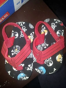 CIRCO BOYS FLIP FLOPS SIZE 5/6 SKULLS NEW - Picture 1 of 1