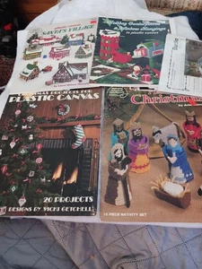 POSTEN VON 4 VINTAGE KUNSTSTOFF LEINWAND WEIHNACHTSMUSTER BROSCHÜREN & 1 ANDEREN ARTIKEL - Bild 1 von 24