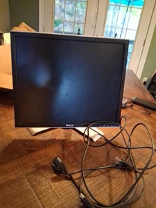 Dell UltraSharp 1907FPC 19" LCD Computer Monitor Flat Screen DVI VGA Swivel Stan - Picture 1 of 5