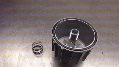 Honda Goldwing GL 1100 1981 1HF carcasa de filtro de aceite con resorte y perno V1-16U Foto 1 de 4