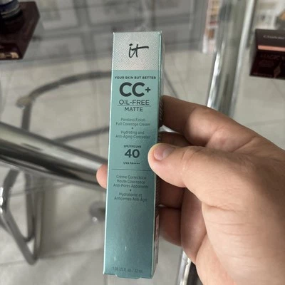 it Cosmetics CC MEDIUM TAN Oil-Free Matte SPF 40 Poreless Finish Full Coverage - Image 1 of 4