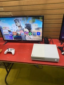 Xbox One White Edition Console with Controller and Accessories MINT - Bild 1 von 9