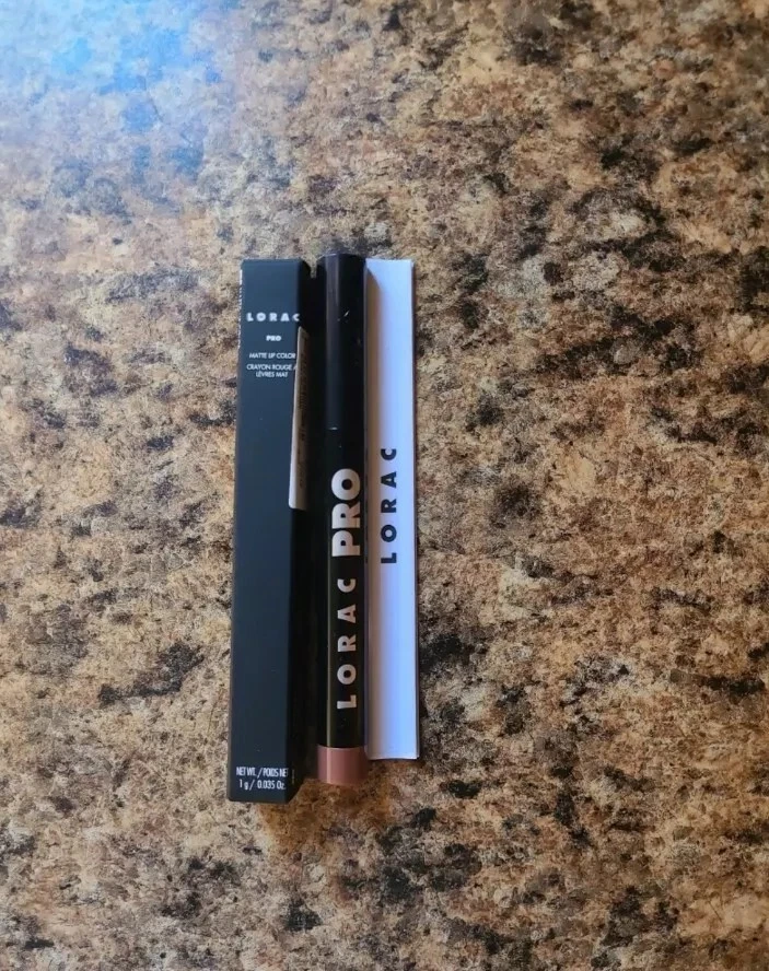 COLOR DE LABIOS MATE LORAC PRO Foto 1 de 3