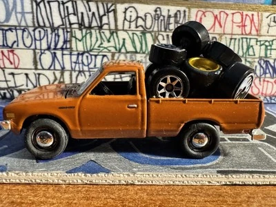 M2 Machines 1:64 ​​​​- 1977 Datsun Pickup Brown Loose Custom Truck - Image 1 of 4