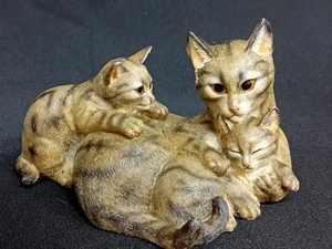 Leonardo Collection Figur "Katze mit Kätzchen". 2007. 5,5" breit. 3,5" hoch. GC. - Bild 1 von 7