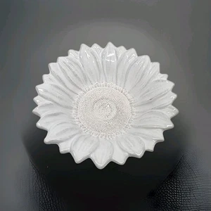 1-Pottery Barn White Sunflower 8 3/4” Soup/Salad Bowl - Picture 1 of 3