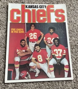 1982 NFL Kansas City Chiefs Prospectus guide / Barbaro / Delaney / Green BX2 - Picture 1 of 2