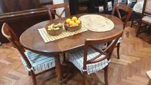 mesa de comedor de madera maciza extensible con 4 sillas - Imagen 1 de 8