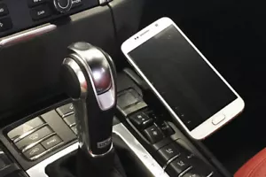 Rennline Magnetic Phone Mount 2015-2023 Porsche Macan 95B - Foto 1 di 3