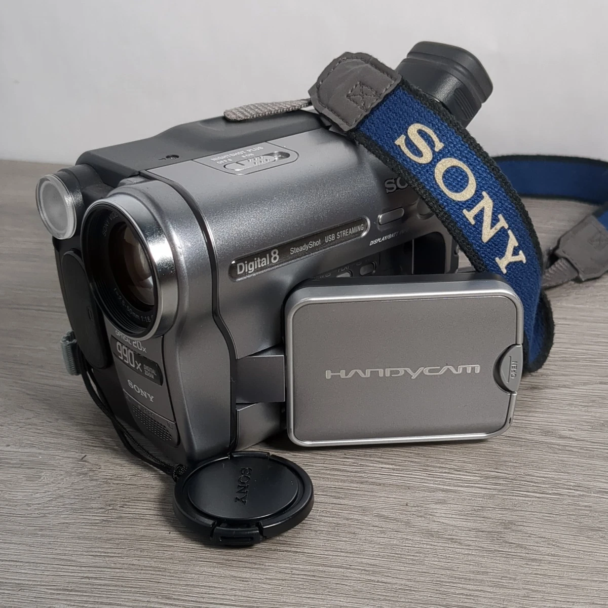 Sony Digital8 Handycam 100xズーム Sony Digital8 Handycam 100x