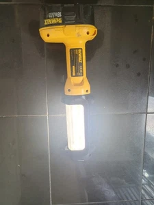 DeWalt DC527 18V Fluorescent Area Work Light with battery & charger - Picture 1 of 11