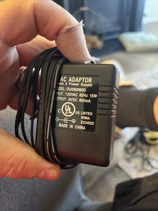 AC ADAPTER CLASS 2 POWER SUPPLY MODEL NO. DU090060D Input 120V AC.Output 9VDC - Bild 1 von 2