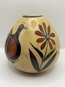 VINTAGE 1985 ROBERT RIVERA GOURD ART BIRD & FLOWER DESIGN NM FOLK ART READ - Picture 1 of 10
