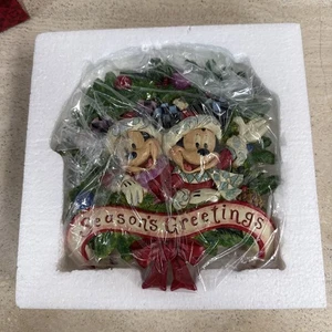 Jim Shore Disney Traditions Christmas Showcase Seasons Greetings Mikey  & Minnie - Picture 1 of 10