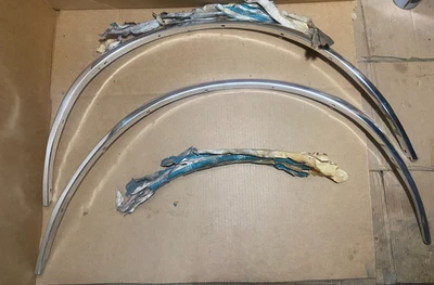 GM 371995 371996 rueda delantera izquierda y derecha bien moldura --- 1977-1979 Impala Foto 1 de 4