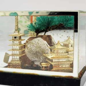Diorama giapponese vintage templi dorati e pino OMC Japan MCM decorazione - Foto 1 di 13