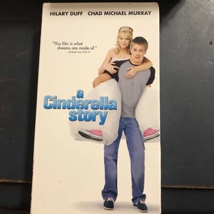 WB - VHS - A Cinderella Story (2004) - Hilary Duff & Chad Michael Murray - Picture 1 of 5