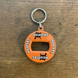 Hooters Flaschenöffner Werbung Metall Schlüsselanhänger - Bild 1 von 3